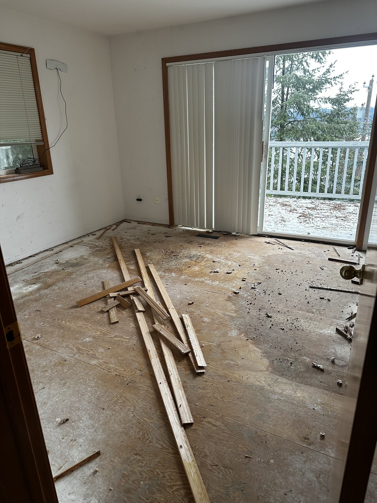 Bedroom before remodel
